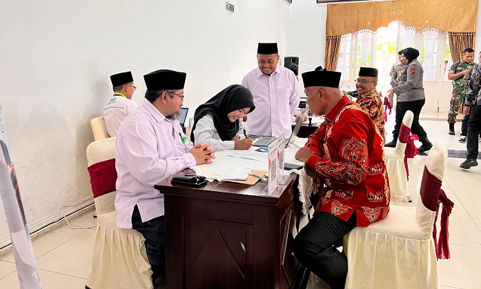 Foto Mahyeldi Ajak Masyarakat Sumbar Tiru Wakaf Utsman