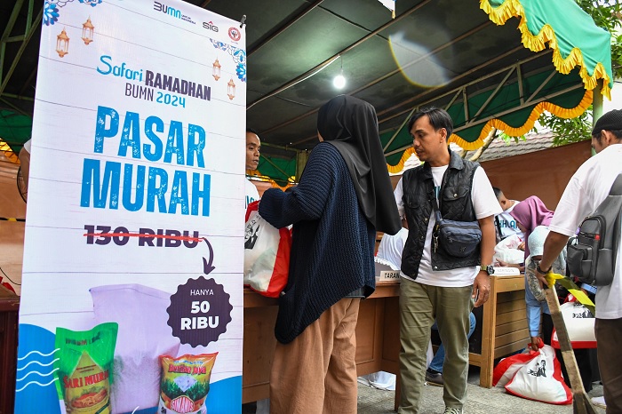 Foto 26 TAHUN KEMENTERIAN BUMN; Semen Padang Gelar Pasar Murah, Mudik Gratis dan Bazar UMKM