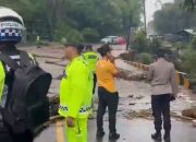 Foto Banjir Lahar Dingin Meluncur dari Puncak Marapi