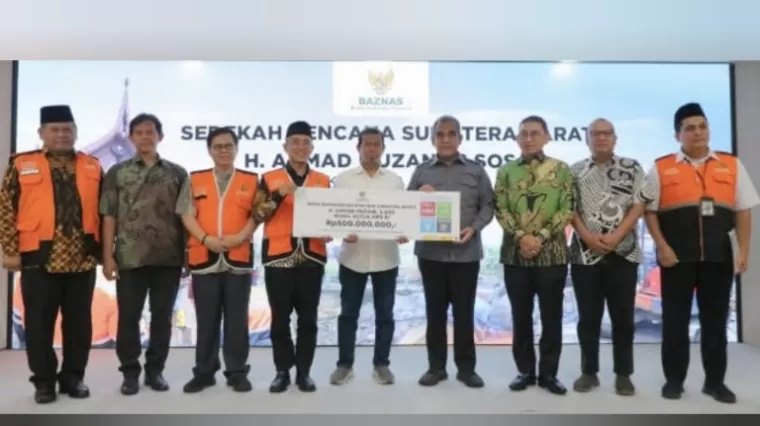 Ahmad Muzani Serahkan Bantuan Korban Banjir Sumbar Rp500 Juta Melalui Baznas RI