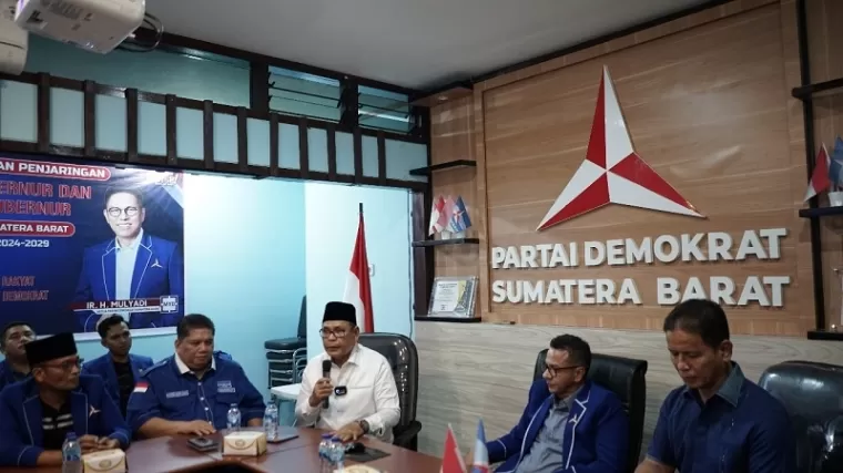 Epyardi Asda saat silaturahmi dengan pengurus Partai Demokrat