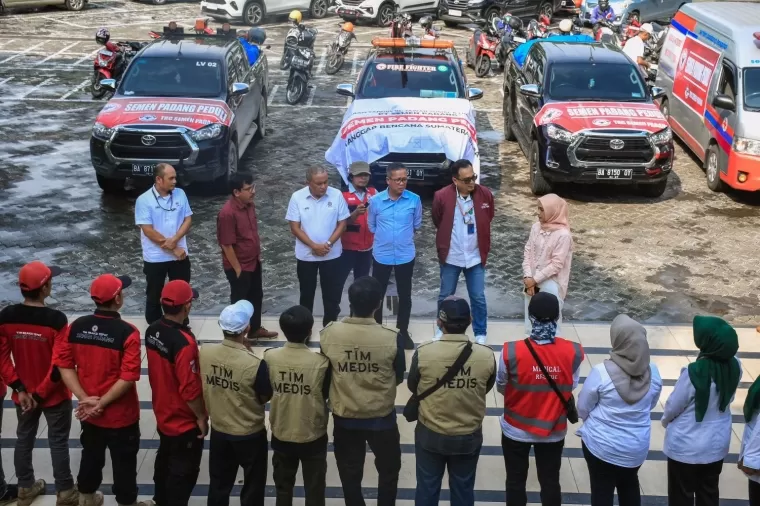 PT Semen Padang kembali mengirim relawan TRC, tim trauma healing dan tim medis Semen Padang Hospital (SPH) ke lokasi bencana. Kali ini, tim yang berangkat membawa sembako dan berbagai kebutuhan untuk korban bencana.