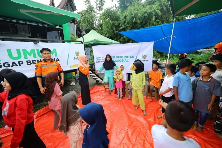 Tim BAZNAS RI Beri Layanan Dukungan Psikososial Korban Banjir Sumbar pada anak-anak korban bencan banjir bandang dan lahar dingin di Sumbar, Selasa (21/5/2024).Ist