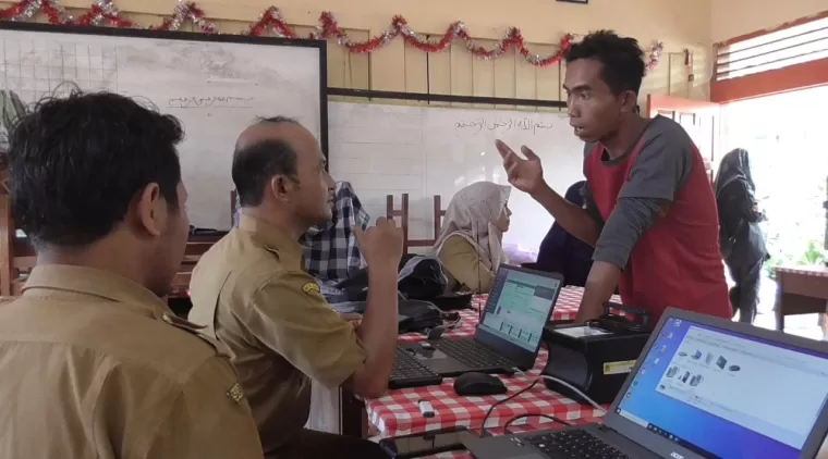 Disdukcapil Agam Layani Warga Terdampak Banjir Bandang Lahar Dingin Bukik Batabuah