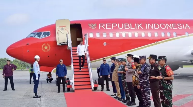 Presiden Jokowi terbang ke Riau. (antara)