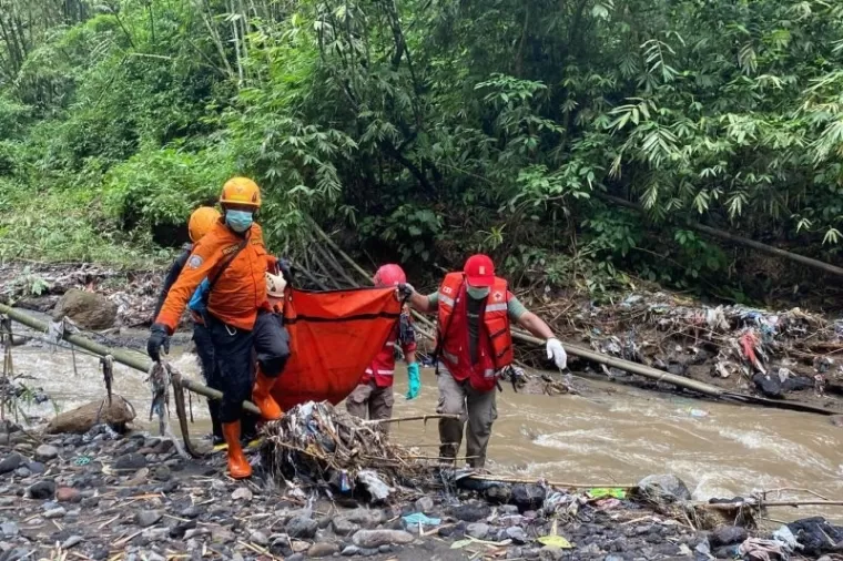 Proses evakuasi. (antara)