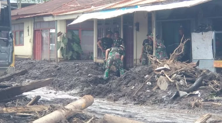 Keluarga Jenazah Diduga Korban Banjir Bandang Ditemukan di Sijunjung Belum Diketahui