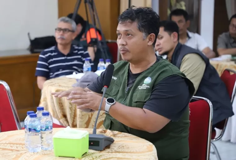 Kepala Stasiun Geofisika Padang Panjang Suaidi Ahadi menyampaikan penjelasan terkait early warning system (EWS) dalam Rapat Koordinasi Penanganan Pengurangan Resiko Bencana Galodo pada Sabtu (25/5).