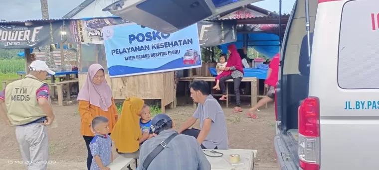 Posko Kesehatan Semen Padang untuk korban bencana banjir bandang dan lahar dingin.Ist