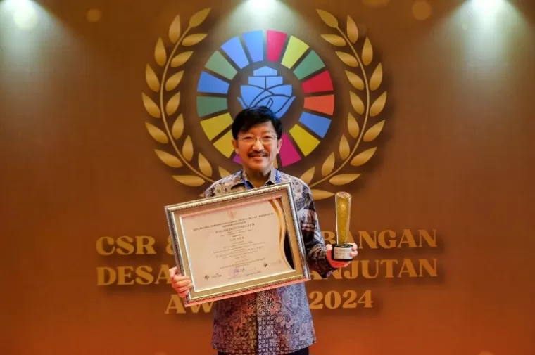 Smartfren Raih CSR &amp; PDB Awards 2024 dari Kementerian Desa, Pembangunan Daerah Tertinggal dan Transmigrasi RI