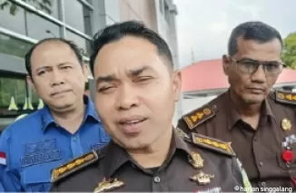 Asisten Pidana Khusus Kejati Sumbar Hadiman di Padang, memberikan keterangan kepada pers, Kamis (30/5). (ist)