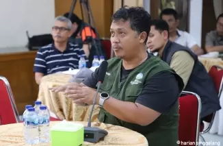 Kepala Stasiun Geofisika Padang Panjang Suaidi Ahadi menyampaikan penjelasan terkait early warning system (EWS) dalam Rapat Koordinasi Penanganan Pengurangan Resiko Bencana Galodo pada Sabtu (25/5).