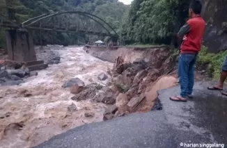 Jalan putus di Lembah Anai