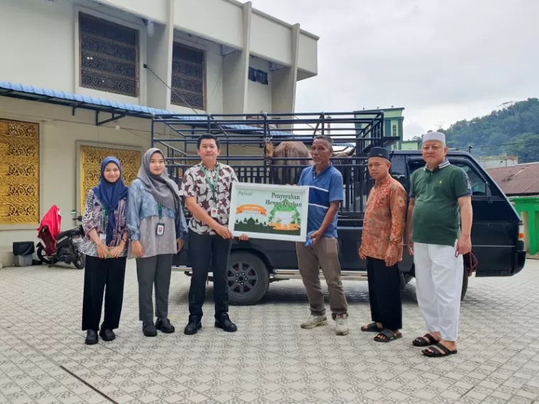 Apical Sumbang Hewan Kurban dalam Rangka Idul Adha 1445 Hijriah