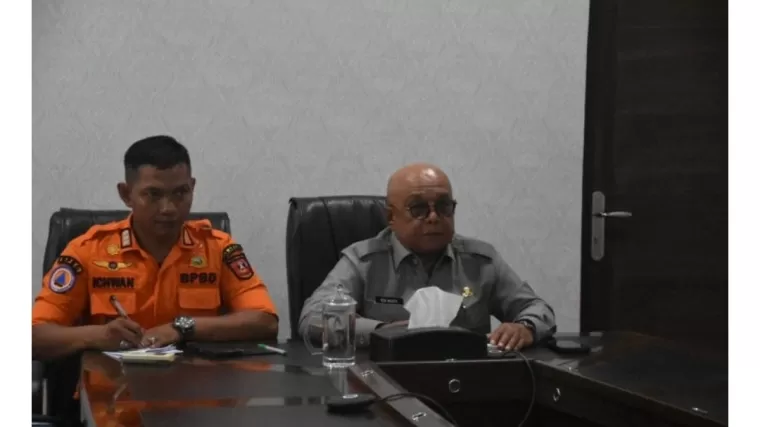 Kepala BPBD yang juga Sekda Agam Drs. H.Edi Busti, MSi menyampaikan kondisi terkini kebencanaan dalam rapat koordinasi bersama BNPB, Kamis ,(6/6). - Ist