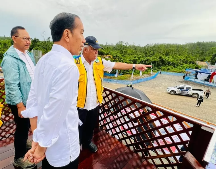 Presiden Jokowi meninjau IKN. (Foto: Kemenpora)