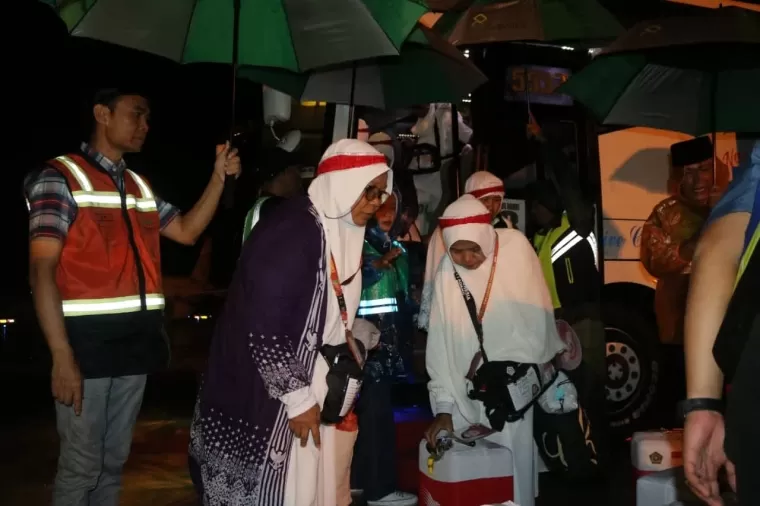 Proses Pemberangkatan Calon Jemaah Haji Embarkasi Padang  1445 H usai sudah. Pesawat Garuda Indonesia yang membawa jemaah Kloter 17 PDG sekaligus kloter pamungkas berhasil take-off dari Bandara Internasional Minangkabau (BIM) menuju Bandara Internasional