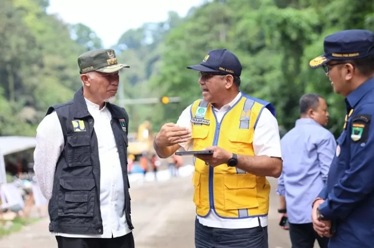 Jalan Lembah Anai Masih Diperbaiki, Mahyeldi Minta Pengendara Bersabar