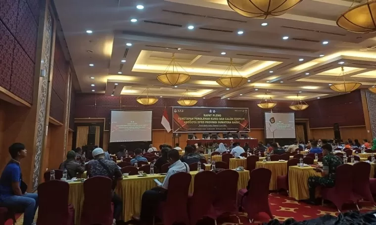 KPU Tetapkan 65 Anggota DPRD Sumbar 2024-2029