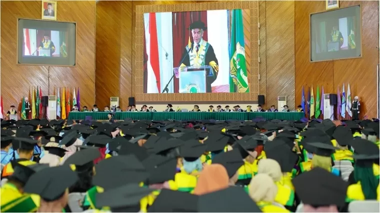 Sebanyak 1.184 Lulusan Unand Diwisuda