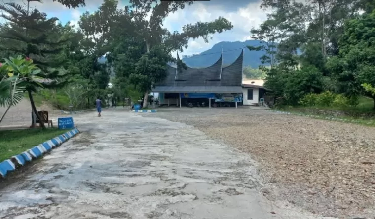 Objek Wisata Meer Von Kandi Heritage terlihat sepi seperti terlihat dalam foto biasanya penuh BUS Pariwisata dan Mobil Pribadi Parkir di sini akibat Sumbar diterjang bencana alam yang bertubi - tubi. subandi