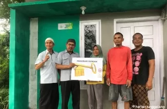 Melalui Program Peduli Hunian Tahun 2024, Unit Pengumpul Zakat Badan Amil Zakat Nasional (UPZ BAZNAS) PT Semen Padang mewujudkan impian Silvia yang telah 28 tahun tinggal di rumahnya yang sebelumnya tidak layak.Ist