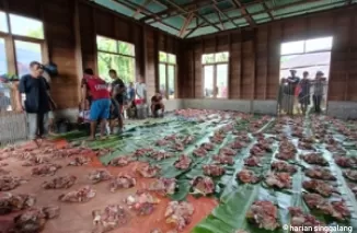 Ocai, daging hewan kurban yang disiapkan untuk dibagikan kepada seluruh penduduk Matotonan