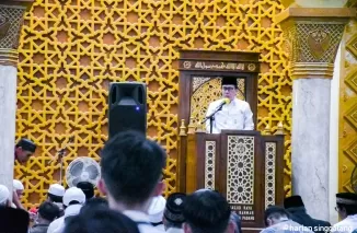 Direktur Operasi PT Semen Padang Pri Gustari Akbar berikan Sambutan pada salat Idul Adha 1445 H di Masjid Raya Jabal Ramah PT Semen, Senin (17/6 pagi.Ist