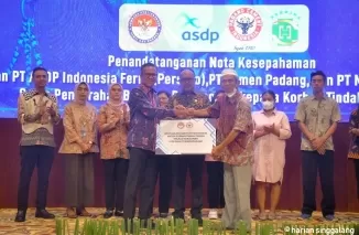 LPSK RI menandatangani MoU dengan PT Semen Padang di Jakarta, Jumat (14/6/2024).  MoU tersebut ditandatangani oleh Direktur Utama PT Semen Padang Indrieffouny Indra dengan  Ketua LPSK Brigjen Pol. (Purn) Dr. Achmadi, SH, MAP.Ist