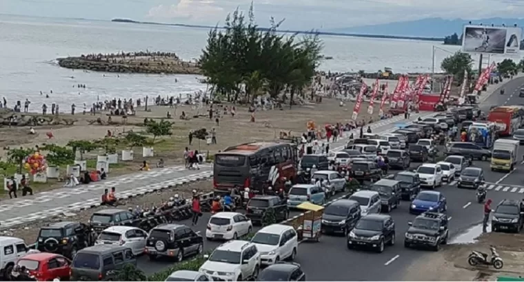 Pantai Padang, salah satu objek wisata favorit di Kota Padang. (ist)