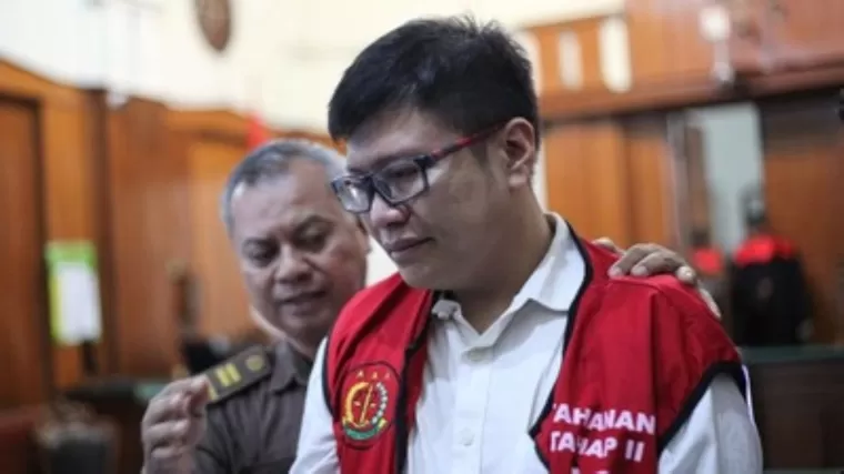 Anak Anggota DPR yang dituntut 12 tahun penjara atas kasus dugaan pembunuhan pacarnya Gregorius Ronald Tannur kini divonis bebas. (Foto: CNN)