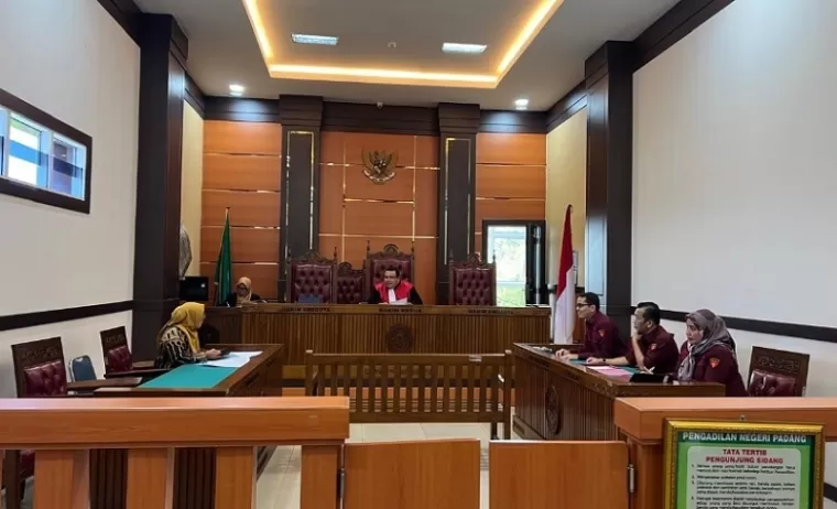 Sidang Praperadilan kasus dugaan korupsi di Dinas Pendidikan Sumbar yang akhirnya dimenangkan oleh Kejati Sumbar, Senin (8/7) di PN Padang. (ist)