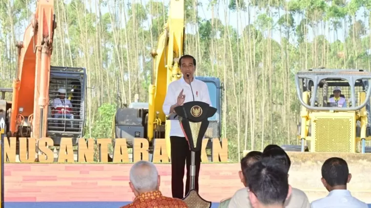 Presiden Joko Widodo (Jokowi) berkantor untuk pertama kalinya di Ibu Kota Nusantara (IKN), Penajam Paser Utara, Provinsi Kalimantan Timur pada Senin, 29 Juli 2024. (Foto: VOA)