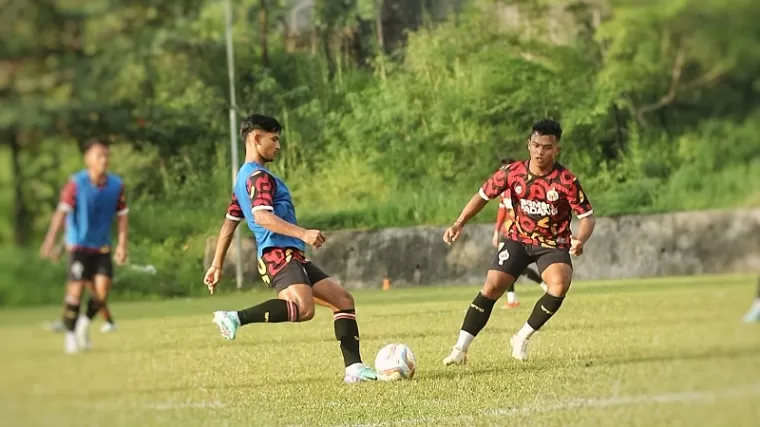 Pemain Semen Padang FC latihan. (dodi kurniawan)