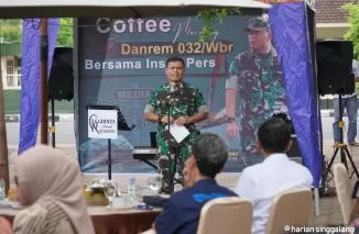 Danrem 032/Wirabraja, Brigjen TNI Wahyu Eko Purnomo, SIP., saat memberikan sambutan pada coffee morning. (ist)