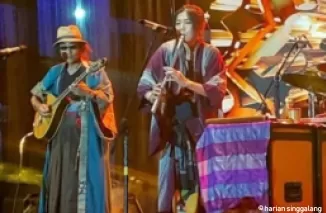 Miho dan Katsu, dua musisi Jepang ini turut meriahkan 5 tahun Warisan Tambang Batubara Ombilin Sawahlunto yang digelar di acara Galanggang Arang 2024 di Museum Goedang Ransoem, Sawahlunto.(armadison)