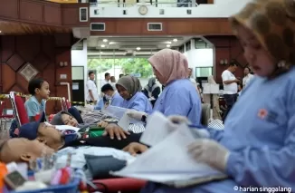 Peserta donor darah dalam rangka memperingati HUT ke-66 Pengambilalihan Pabrik dari Belanda, PT Semen Padang di Gedung Serba Guna (GSG) PT Semen Padang, Rabu (10/7/2024).Ist