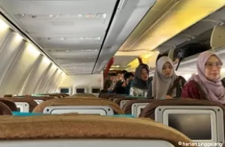 Kondisi penumpang di pesawat penerbangan Garuda Indonesia GA 535, dari Syamsuddin Noor Banjarmasin ke Soekarno Hatta, Cengkareng.Kj