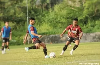 Pemain Semen Padang FC latihan. (dodi kurniawan)