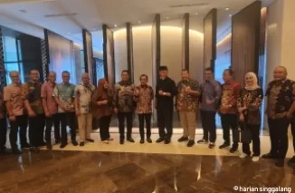 Gubernur Mahyeldi saat bertemu jajaran Direksi PT Semen Indonesia dan PT Semen Padang di Fairmont Hotel Senayan Jakarta, Kamis (25/7/2024).Ist