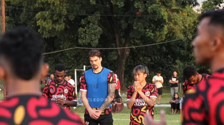 Pemain SPFC Saat sesi latihan. (foto: Dodi K)