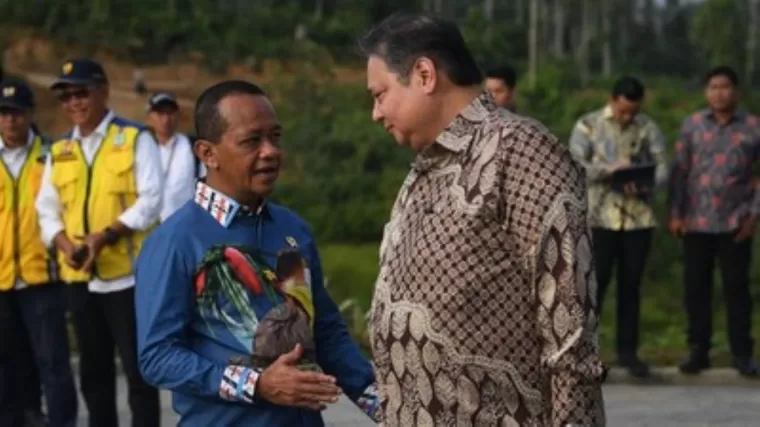 Bahlil bersama Airlangga Hartarto. (Foto: CNN)