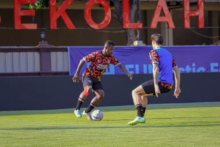 Pemain SPFC gelar sesi latihan di Stadion STIK, Jakarta Selatan. (mo spfc)