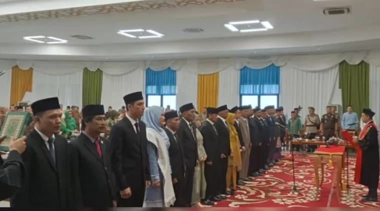 Fatrionaldi dan Jaswandi Dilantik sebagai Pimpinan Sementara DPRD Sawahlunto