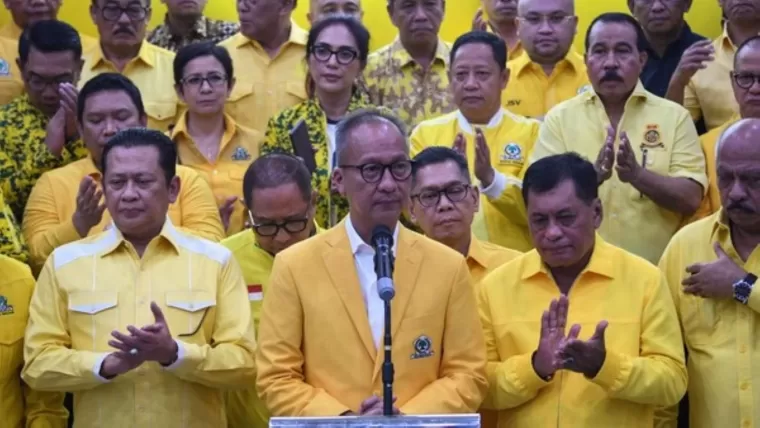 Menteri Perindustrian sekaligus Wakil Ketua Umum Bidang Perekonomian Partai Golkar, Agus Gumiwang Kartasasmita, terpilih sebagai Pelaksana Tugas (Plt) Ketua Umum (Ketum) Partai Golkar. (Foto: detik.com)