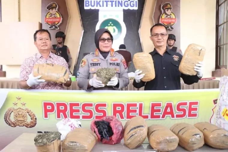 Gunnakan Jasa Ekspedisi, 10 Kg Ganja Diamankan Polresta Bukittinggi