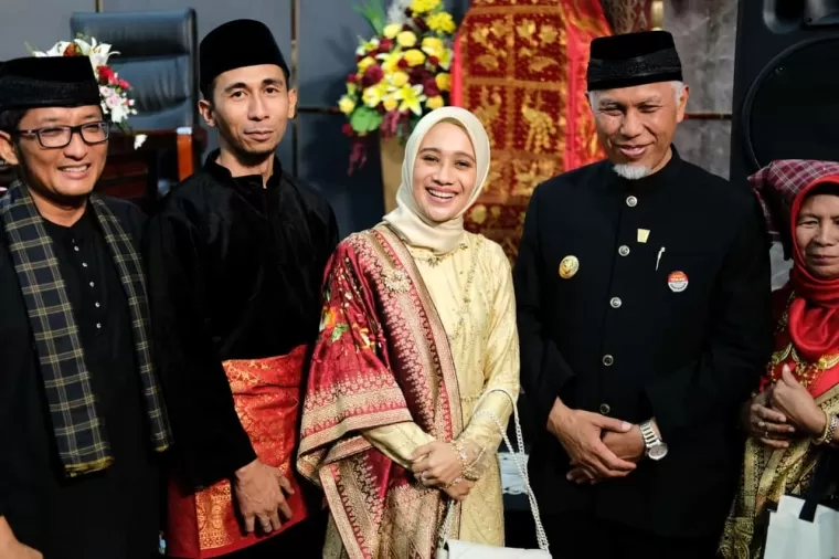 Kepala Unit Humas &amp; Kesekretariatan, Nur Anita Rahmawati dan Kepala Unit CSR, Ilham Akbar hadir mewakili manajemen PT Semen Padang pada peringatan Hari Ulang Tahun (HUT) ke-355 Kota Padang di Gedung DPRD Padang, Rabu (7/8/2024).