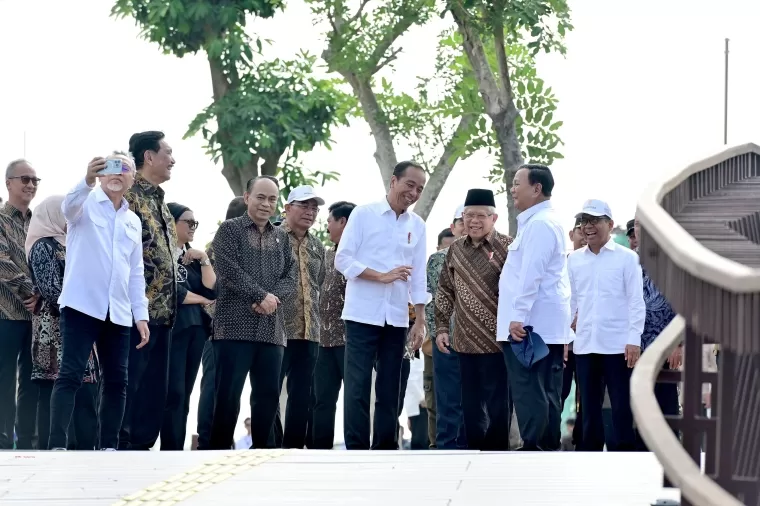 Presiden terpilih Prabowo Subianto  bersama Jokowi di IKN. (Foto: Sekretariat Presiden)