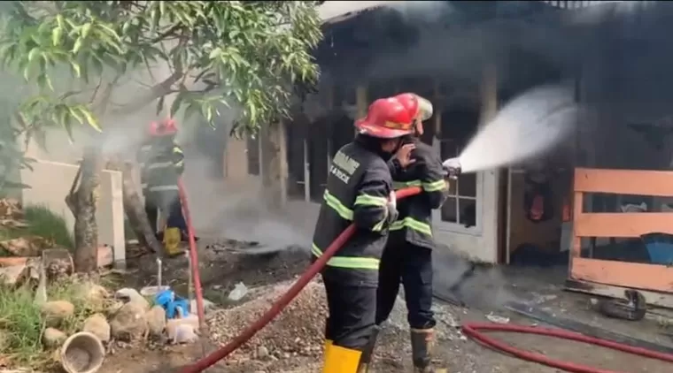 Kebakaran di Padang Utara: Dua Rumah Hangus, Kerugian Rp700 Juta