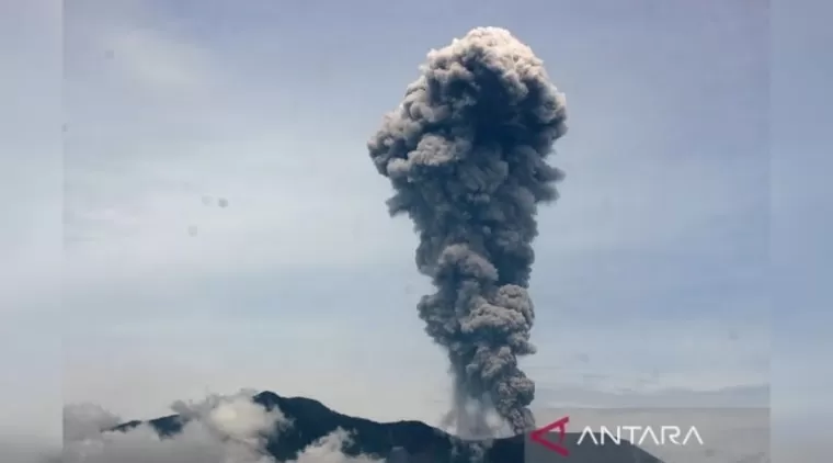 Letusan Freatik Gunung Marapi Dipicu Air Hujan yang Bertemu Magma